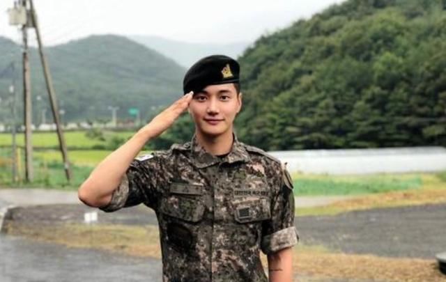  小五|那个拿了汪涵银行卡，跪别中国的小鲜肉，现在怎么样了