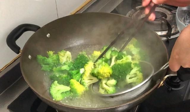 才能|4种“焯水后才能吃”的蔬菜,厨师:再懒也不能省去这1步!