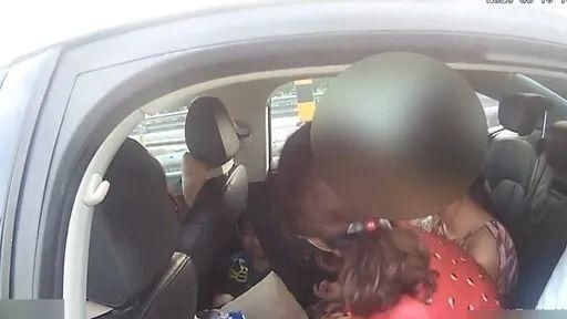  小车|危险！5座小车竟装9人