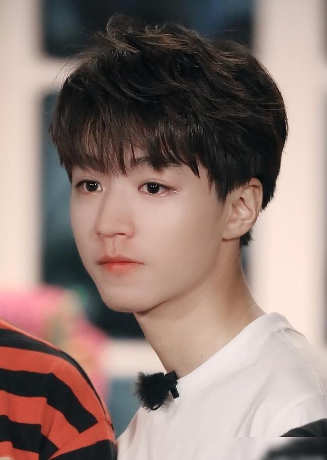  粉丝|《中餐厅4》王俊凯又洗一下午碗，粉丝怼节目组：前两季没刷够吗