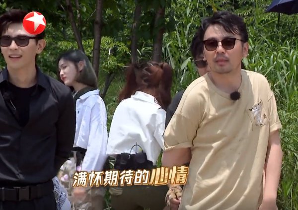  录制|赵小棠有多拽？录制《极限挑战》打太阳伞，人没晒黑，人设却黑了