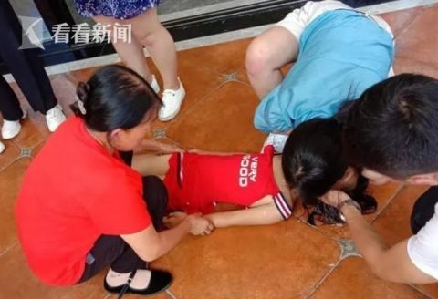  溺水|＂让我来＂女童溺水 她跪地施救10分钟＂抢＂回一命