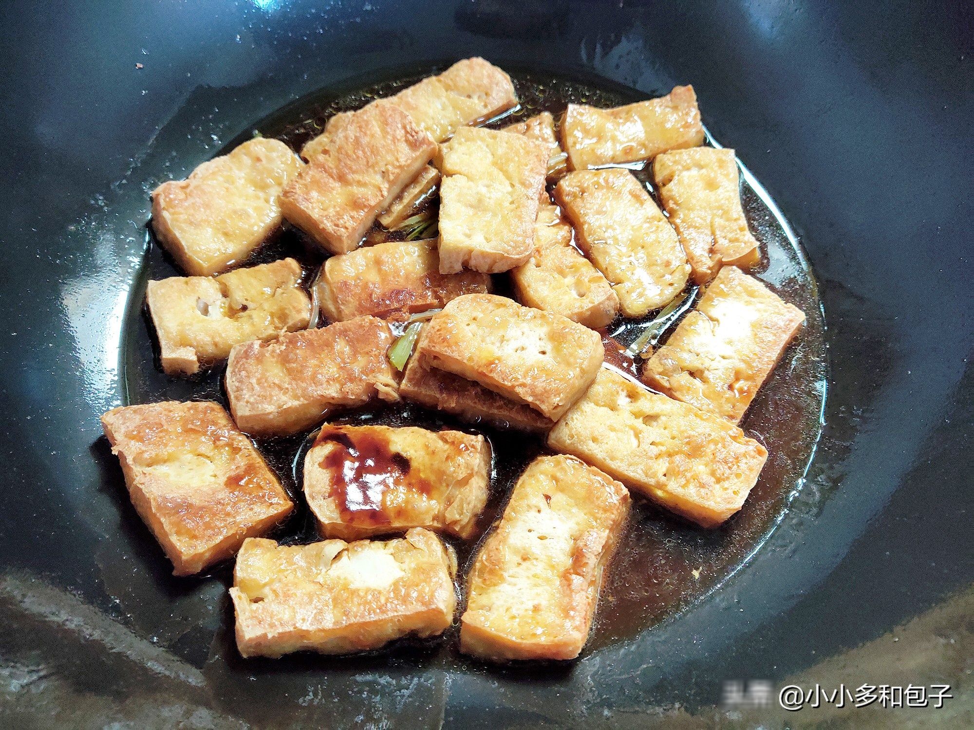 风味|老豆腐煎一下，再加点剁椒，有一股特别的风味很下饭哟