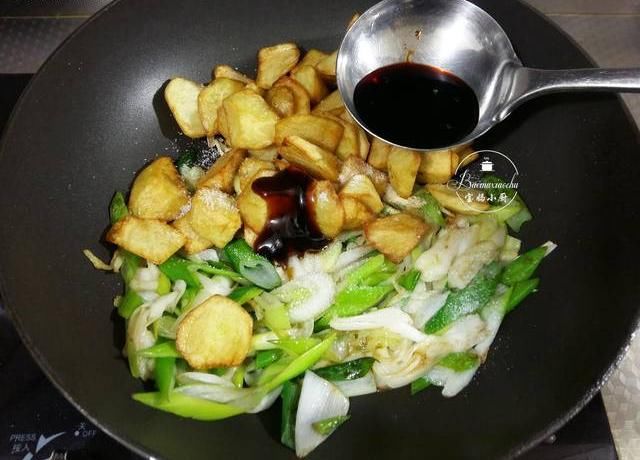  好吃|不起眼的土豆，我就爱用此食材烧，小窍门一用，香得给肉都不换