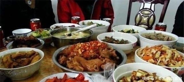 老外|老外到中国一年,第一次吃中国菜,菜一上桌后,他们的吃法亮了