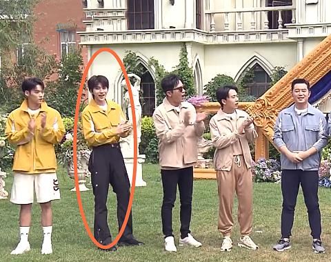  盛装|奔跑吧：baby盛装亮相时，谁注意到蔡徐坤的反应？素质不是装的