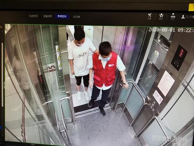  相帮|视障夫妇乘地铁遇难 地铁员工爱心相帮