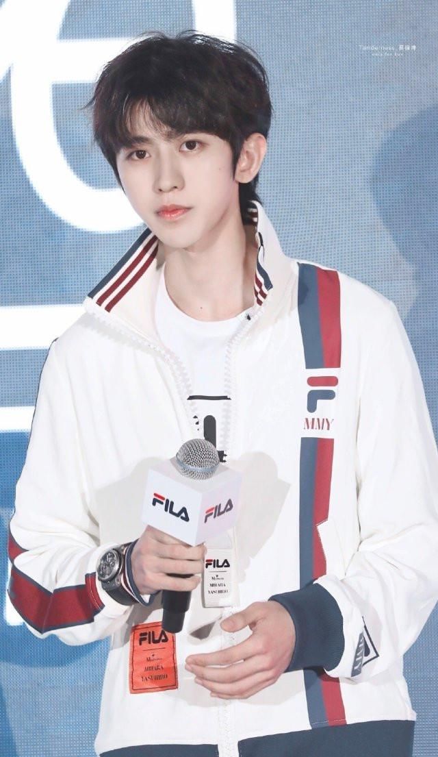  习生|蔡徐坤品牌活动饭拍，运动风学长坤上线！你的“夏日情人”来袭