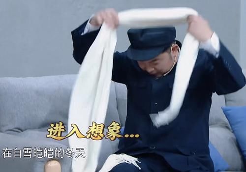  贾玲|王牌沙溢贾玲演小品时，谁注意华晨宇跟关晓彤在干啥关系真好