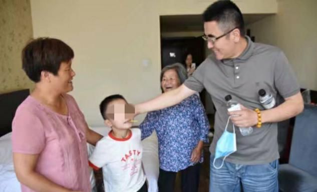  不慎|男婴不慎摔成重伤，绝望父母先后从医院跳楼身亡，儿子却奇迹般活了