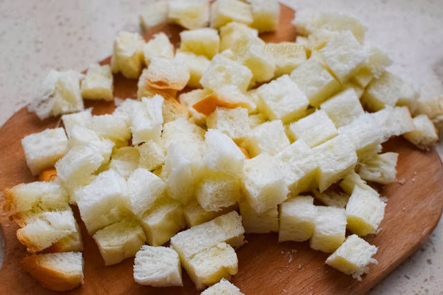  面包|女儿迷上这种饼，比披萨简单多了，不用和面不用烤箱，底脆馅香