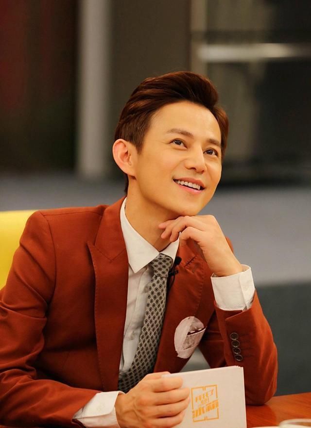 芒果台|“出场费最贵”的十位主持人,撒贝宁倒数第二,第一名真是厉害