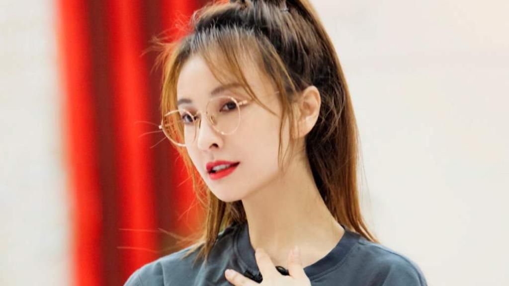  富婆|出道17年吴昕赚了多少钱？你以为她只是主持人，其实她是个小富婆