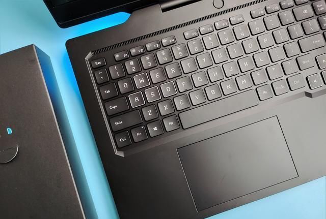 V700|游戏本杀出一匹黑马，荣耀猎人游戏本V700详细评测