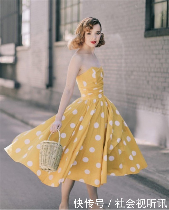 气质|四五十岁的女人不服老!夏季咬咬牙买这3款连衣裙,减龄更有气质