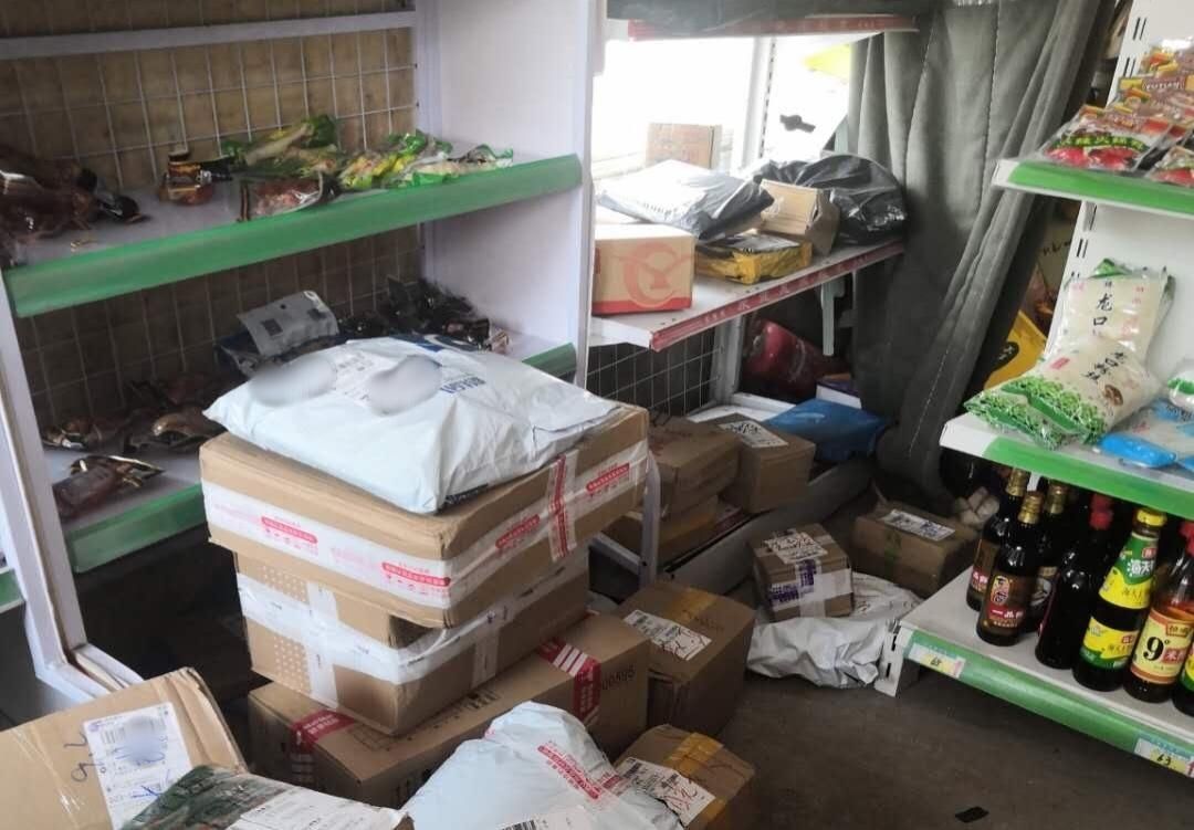 杜先生|卖店老板急送货 取快递顾客被锁屋里