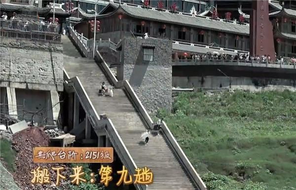  黄晓明|中餐厅成“变形计”，嘉宾暴露真实颜值，黄晓明林大厨性格“互换”！