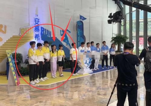  炸锅|《奔跑吧》请来年纪最小的女嘉宾，看到她们的分组后，00后粉丝炸锅了