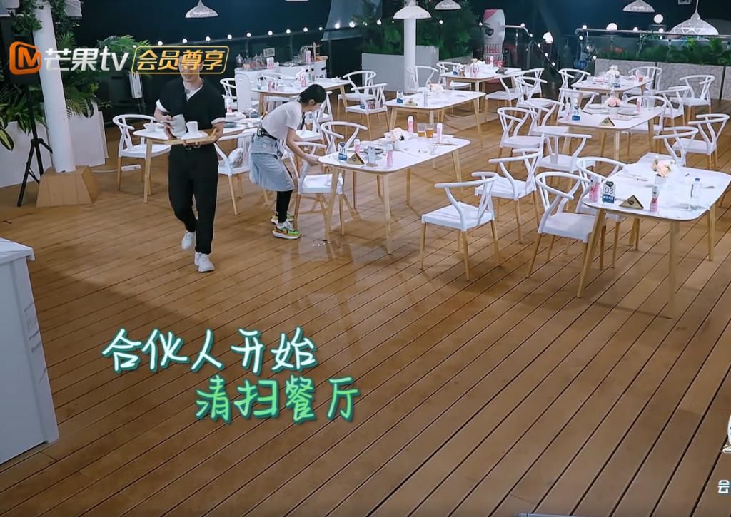  踢出|粉丝开撕节目组后，赵丽颖被踢出宣传图？了解事情真相，粉丝没做错