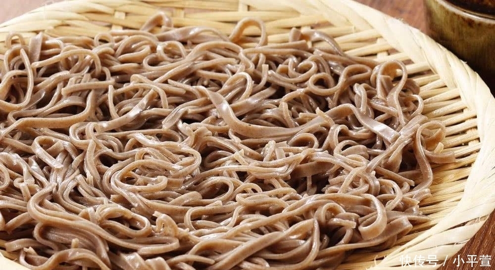 挑战|日本“大胃王”挑战吃600碗面,可端上桌后,很多人都笑了