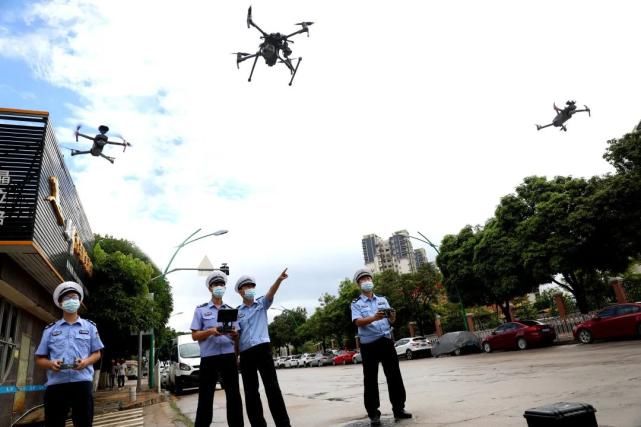 首日|番禺车主注意！无人机抓拍上线！首日100辆车被罚！