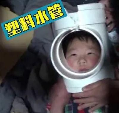  孩子|卡，卡，卡！金山一男孩就医期间，小腿不慎卡椅缝…