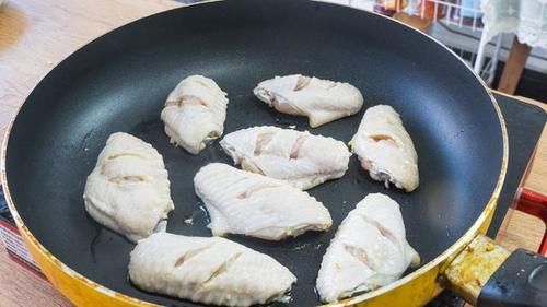 晚饭|晚饭3菜1汤，依然是家常的食材简单的做法，一家人吃得特别满足