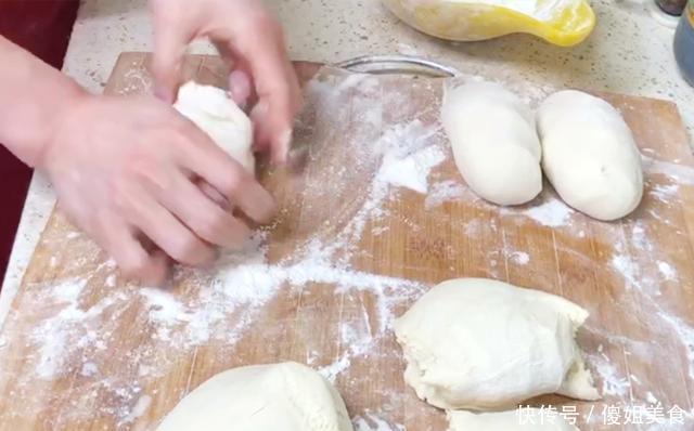 面粉|蒸馒头时,不要直接加酵母,教你3个小技巧,馒头又白又软又香!