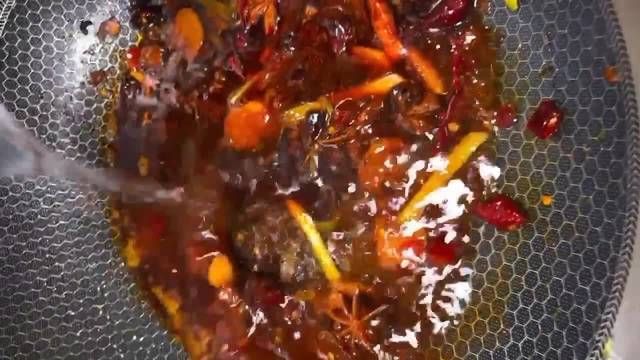 脱骨|麻辣鸡爪的做法,软嫩脱骨麻辣入味,我家媳妇隔断时间就得吃一回