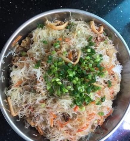  香喷喷|米粉老是太油腻？大妈教你这样做，不油炒，不水煮，出锅香喷喷！