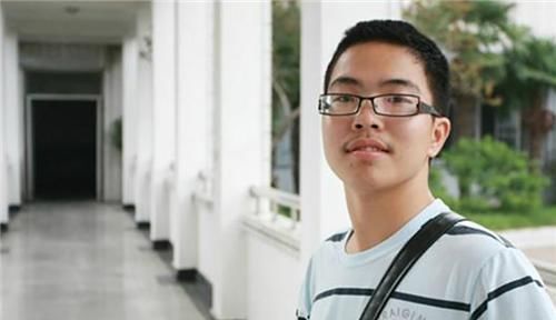  注释|他高考作文满分，有30个字阅卷老师看不懂，写了2000字注释才明白