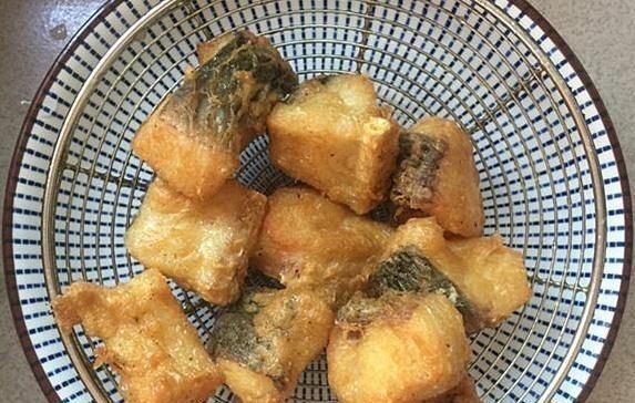 淀粉|炸鱼块时,不要用淀粉或面粉了,换成“它”,鱼块外酥里嫩更美味
