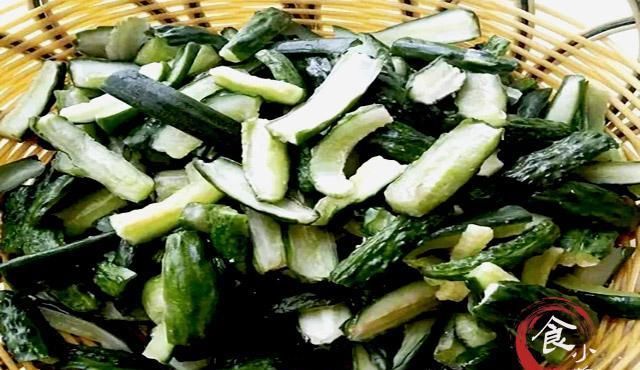  冬天|5种适合晒干吃的青菜，制作方法简单，冬天炖肉好吃又上瘾