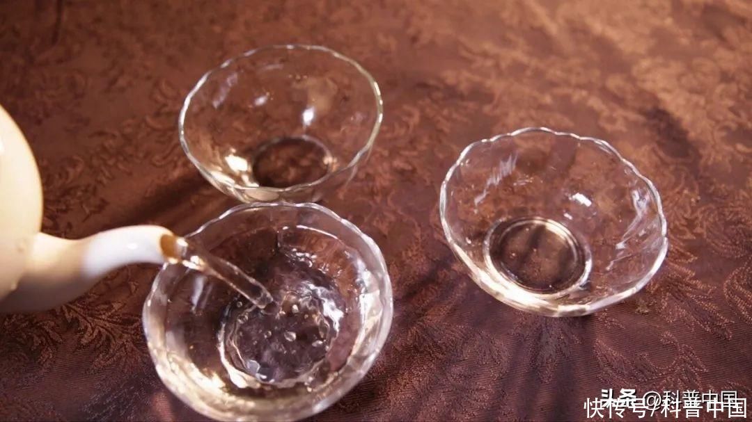 开水烫碗有用吗(开水烫碗有用吗？这个餐前“仪式”的真相是...)