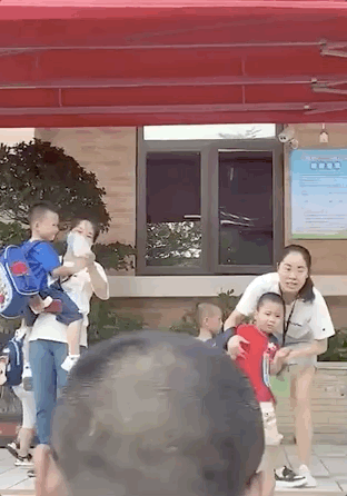 家长|「2020神兽开学图鉴」：看完幼儿园监控，家长群炸了哈哈哈哈