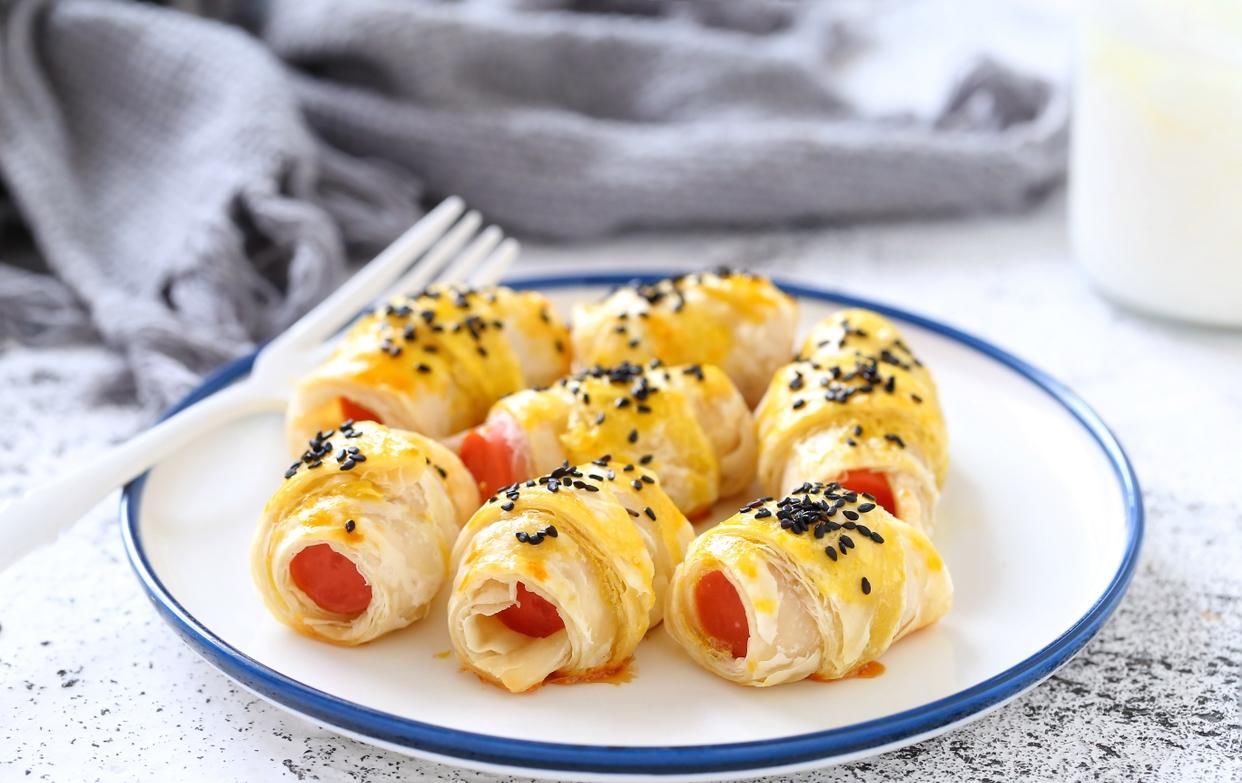  自制|自制懒人早餐，一切一卷再一烤，香酥美味口感好，吃上就不想停嘴