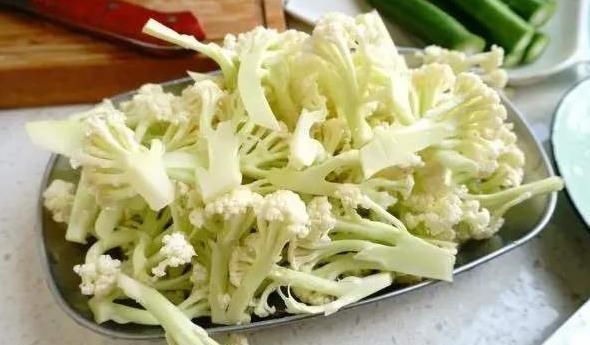 花菜|炒花菜时,不要直接放油炒,多做一步,花菜熟得快,还香脆爽口