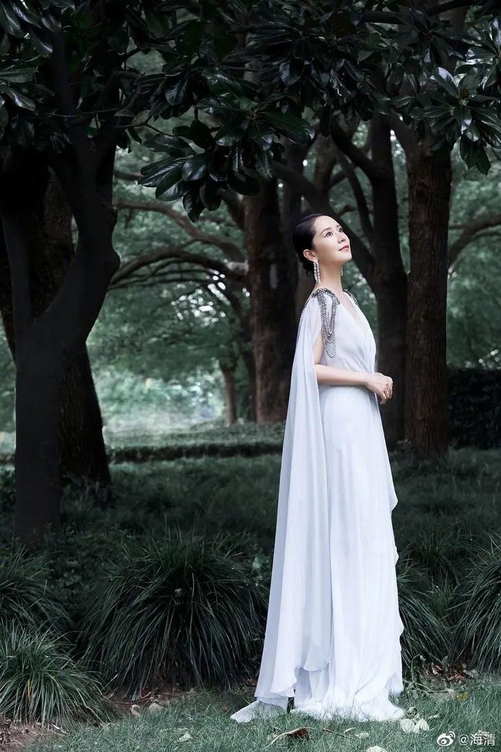  争霸|壹周潮话题 | 八月第一周：白玉兰气质争霸&杨幂热巴的长腿狙击