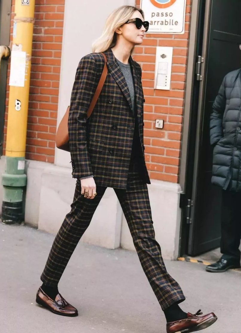 好看|今秋西装外套火了,这么穿好看又高级,时髦炸了