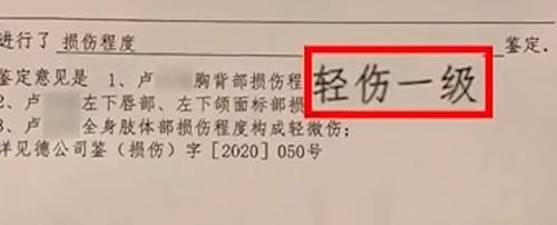  撒尿|熊孩子往景区瀑布里撒尿被责骂！妈妈护短，被对方推下悬崖？