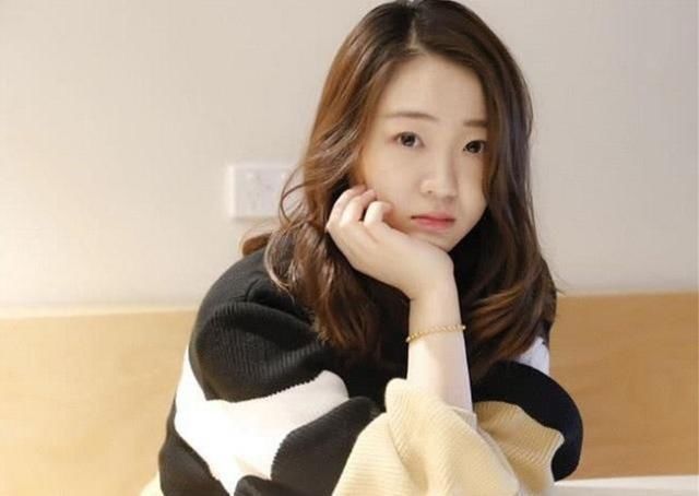 还债|她为母还债做了童星，凭借《暖春》一哭成名，当红时出国寻求自我