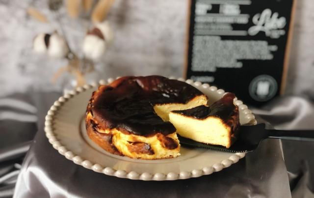  奶油奶酪|网红巴斯克芝士蛋糕，自带烟熏感的奶香芝士，做法竟然这么简单