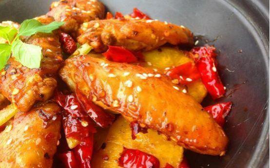 开心|家常菜美味的饭菜,美味的营养,满足食欲,一家人玩得很开心