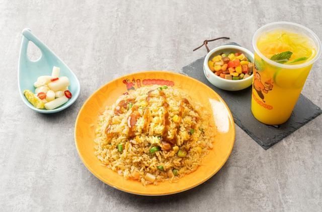 炒饭|一份高档炒饭的新花样,鲍鱼当配菜,二十几种菜单天天换