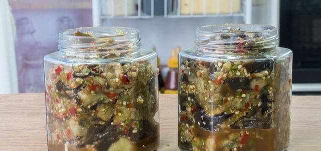  不坏|8块钱买5斤茄子，放罐子里，保存一年都不坏，一小碟能吃2碗饭