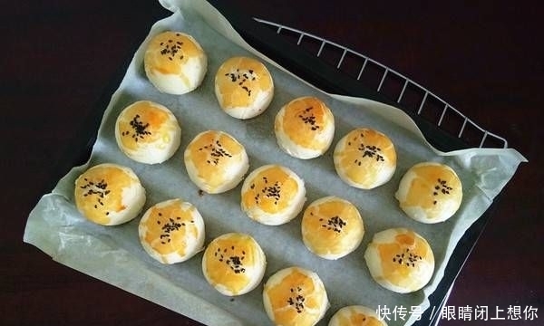 幸福|蛋黄酥,一口都是幸福!