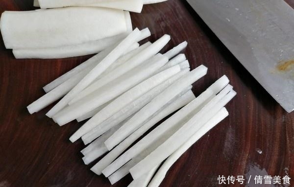 不鲜|无论煮什么鱼,直接下锅大错特错,少了这1步,鱼汤不鲜,腥味浓