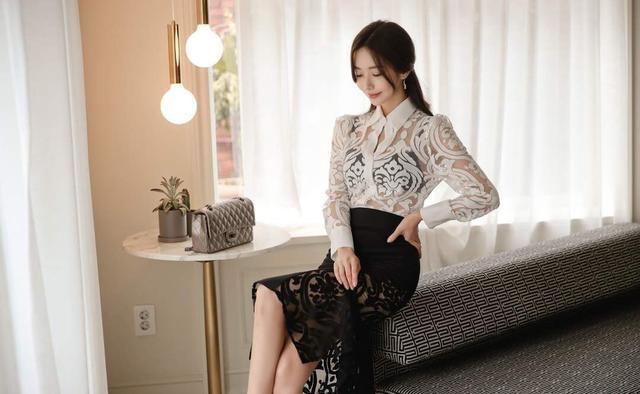 孙允珠|美女孙允珠搭配蕾丝镂空套装,尽显时尚潮流气息