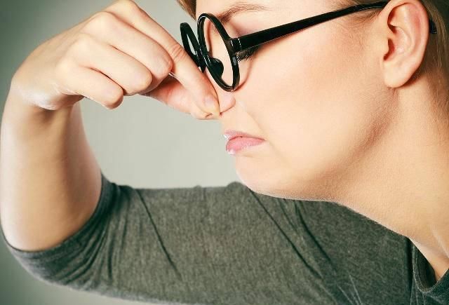 因素|年纪不大,为什么有些女人发出“老人味”?或与4个因素有关