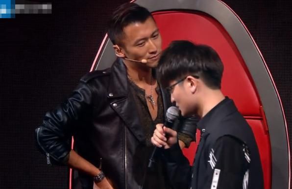  那位|《好声音2020》正式官宣，那位主动上台给学员伴奏的导师，又回来了